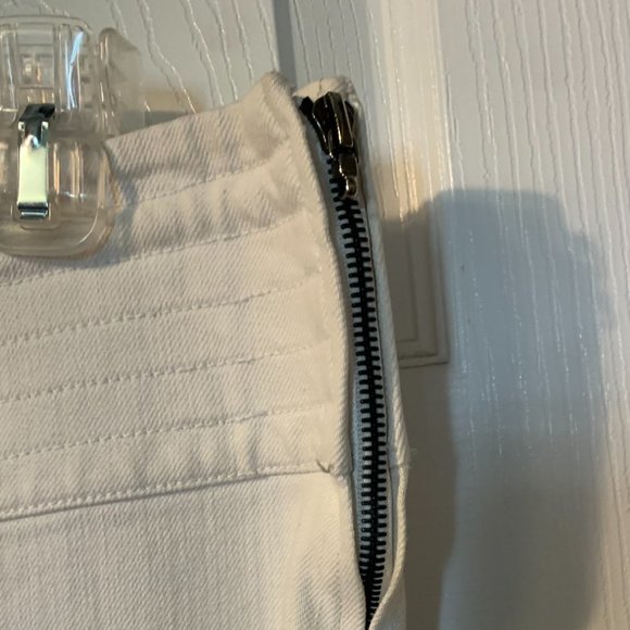 St. John Sport Capri Pants Size 18 White Cropped 35 Inch Waist Mid Rise Size Zip - Picture 5 of 7